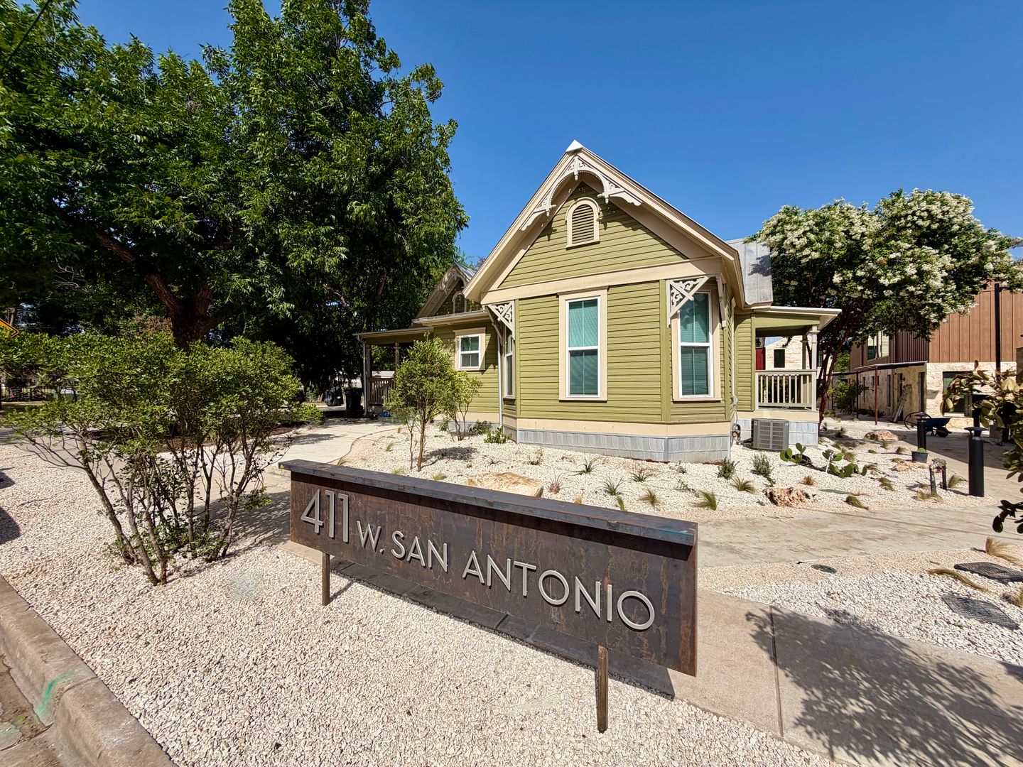 San Marcos Townhome: 411 W San Antonio St