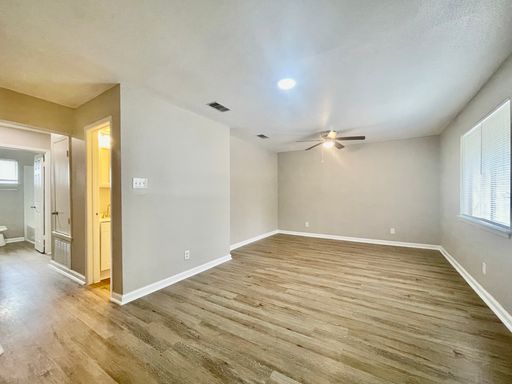 3 Bedroom Apartment in the Historic Neighborhood - Immediate Move In available – photo 1