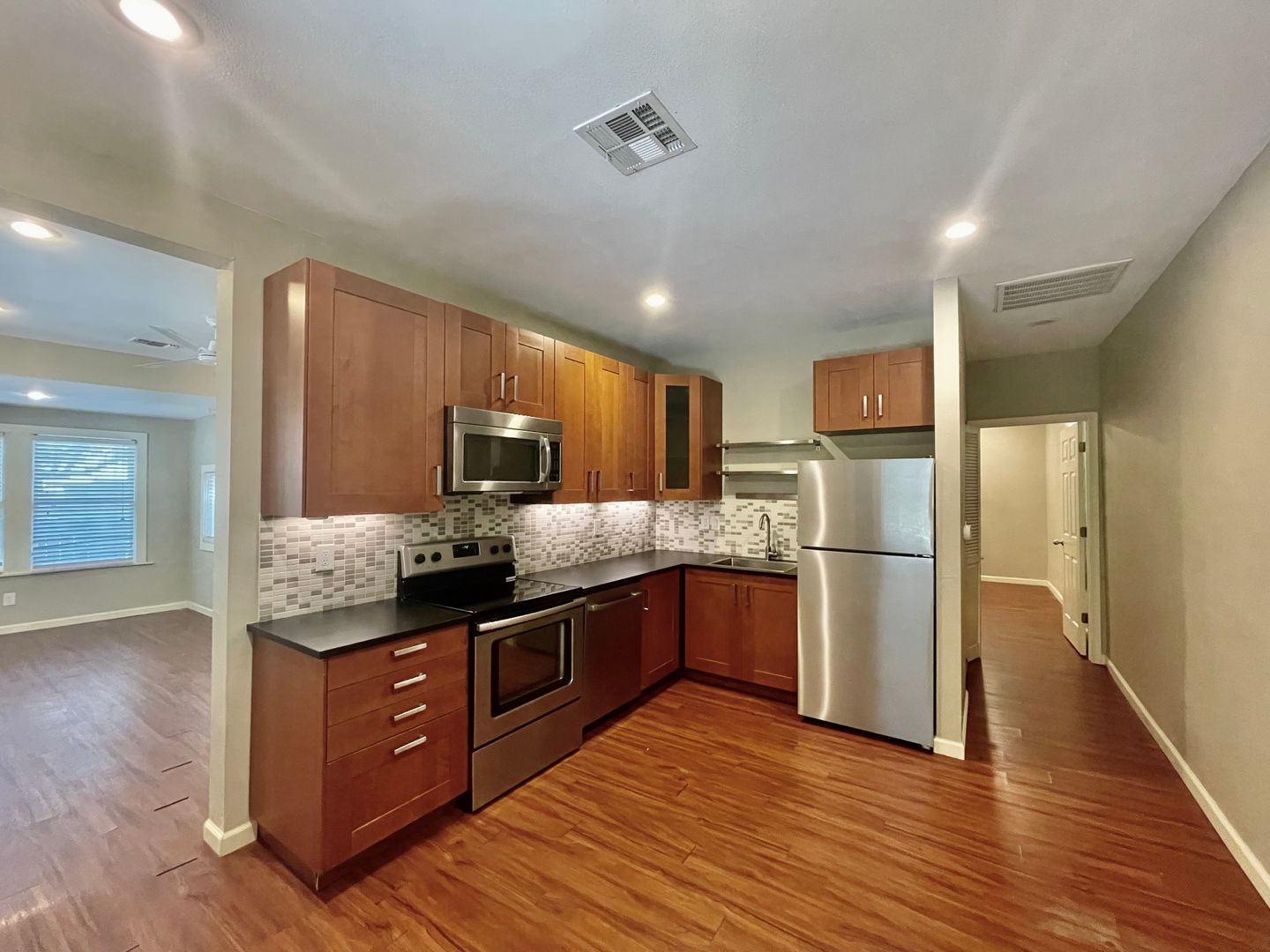 San Marcos Multiplex: 333 W Hutchison