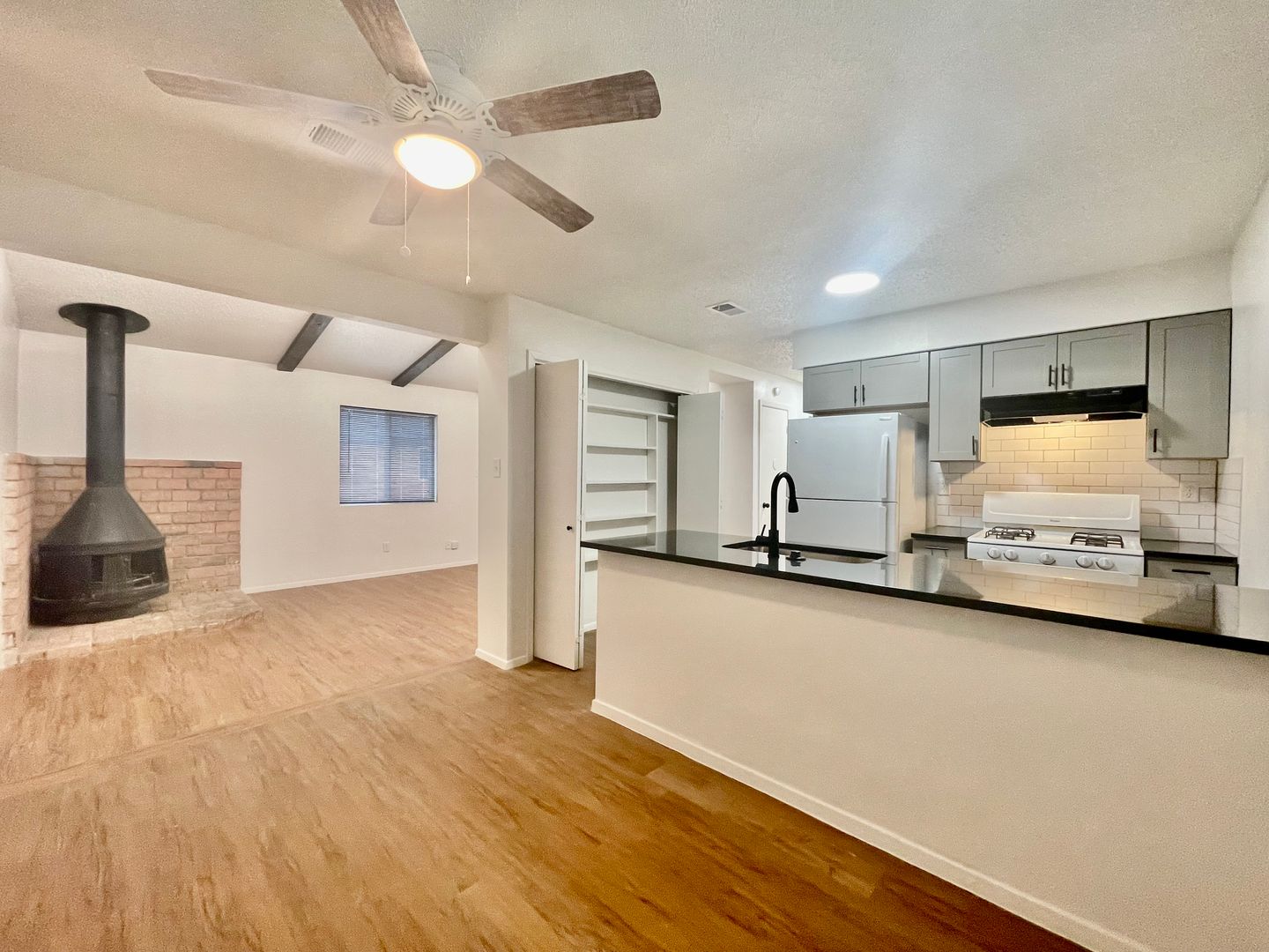 San Marcos Apartment: 1118/1120 Hazelton