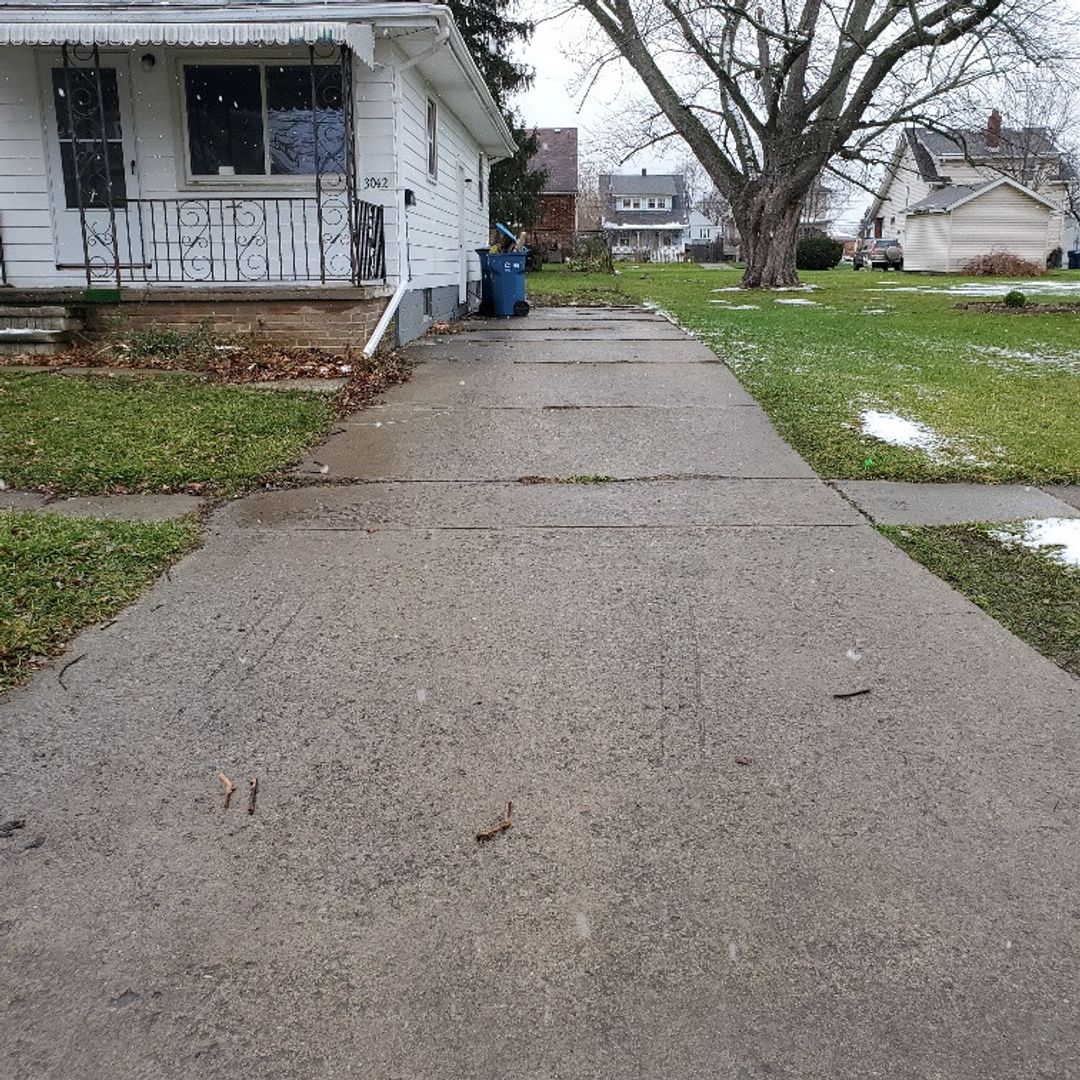 LORAIN House: 3042 DENVER AVE