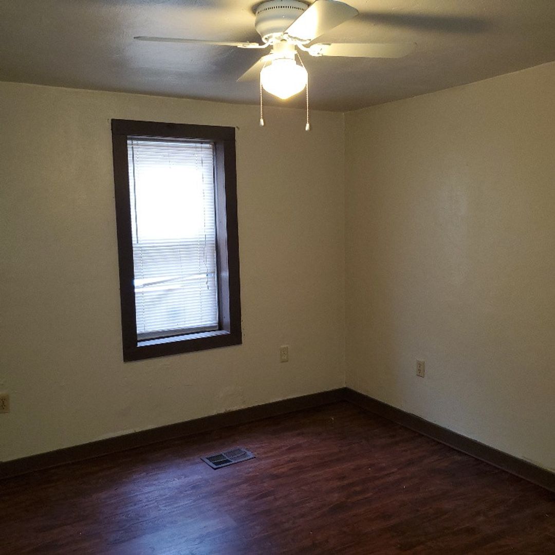 LORAIN House: 3812 CANTON AVE