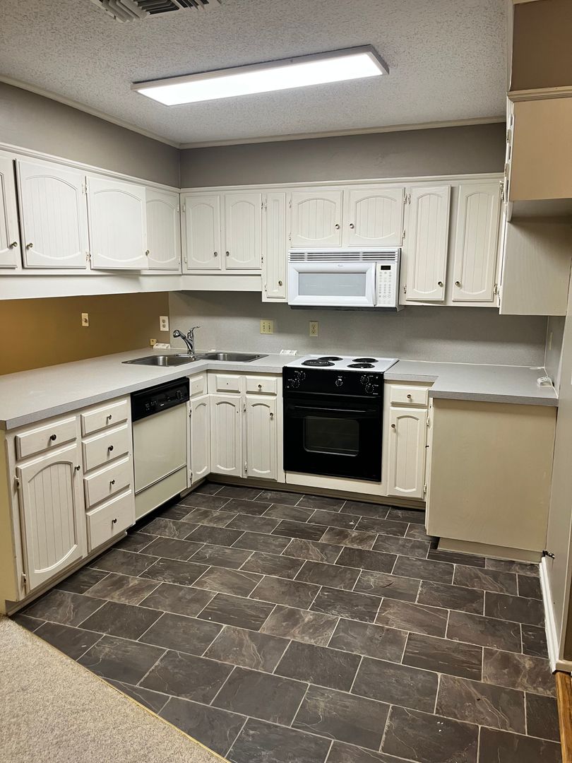 Texarkana Apartment: 1105 E 23rd St