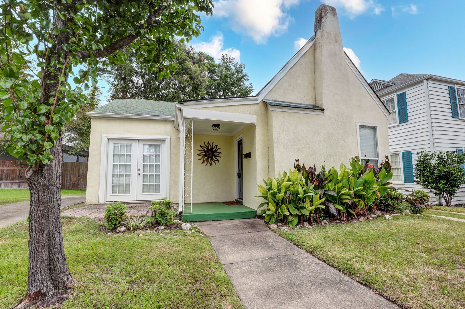 Texarkana House: 2106 Laurel St