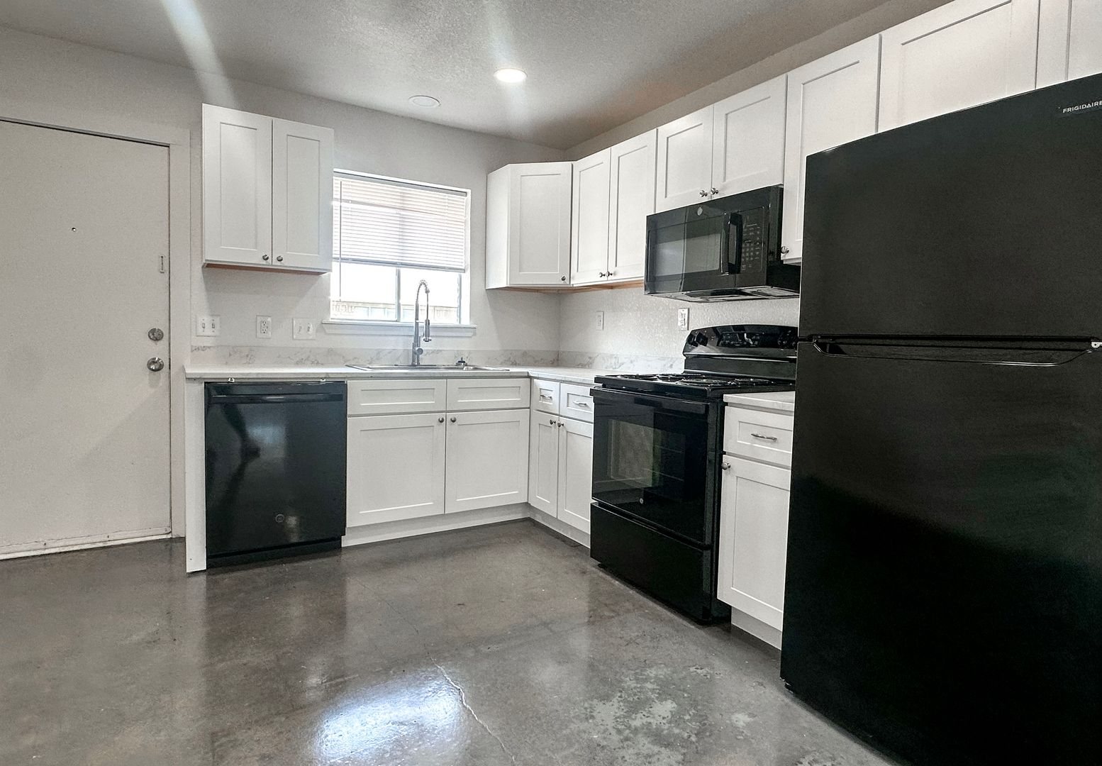 Texarkana Apartment: 2400 Brookridge