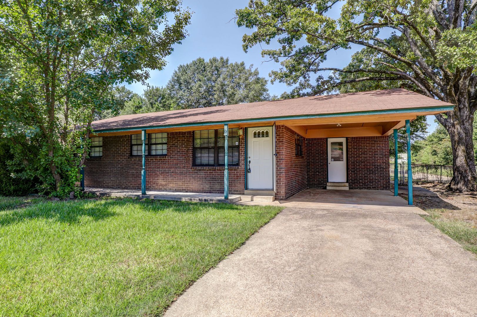 Texarkana House: 3717 Forestwood St