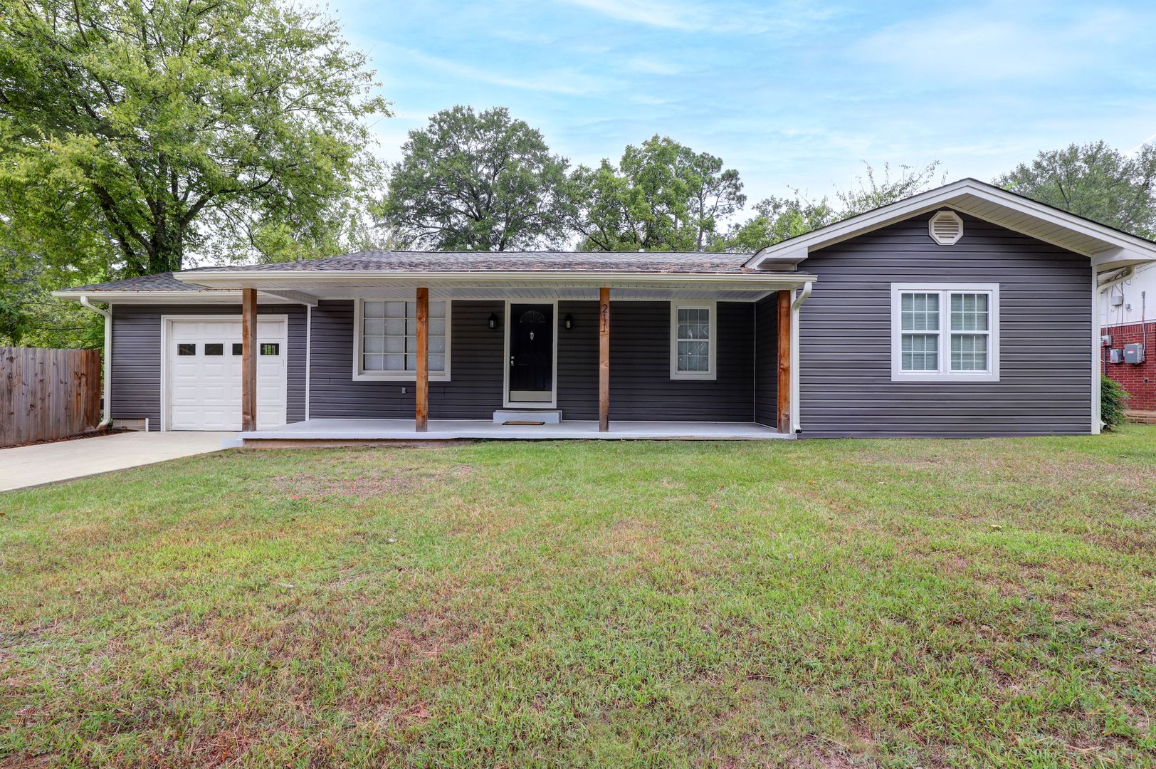 3 Bedroom 1 Bath House in Wake Village, TX!