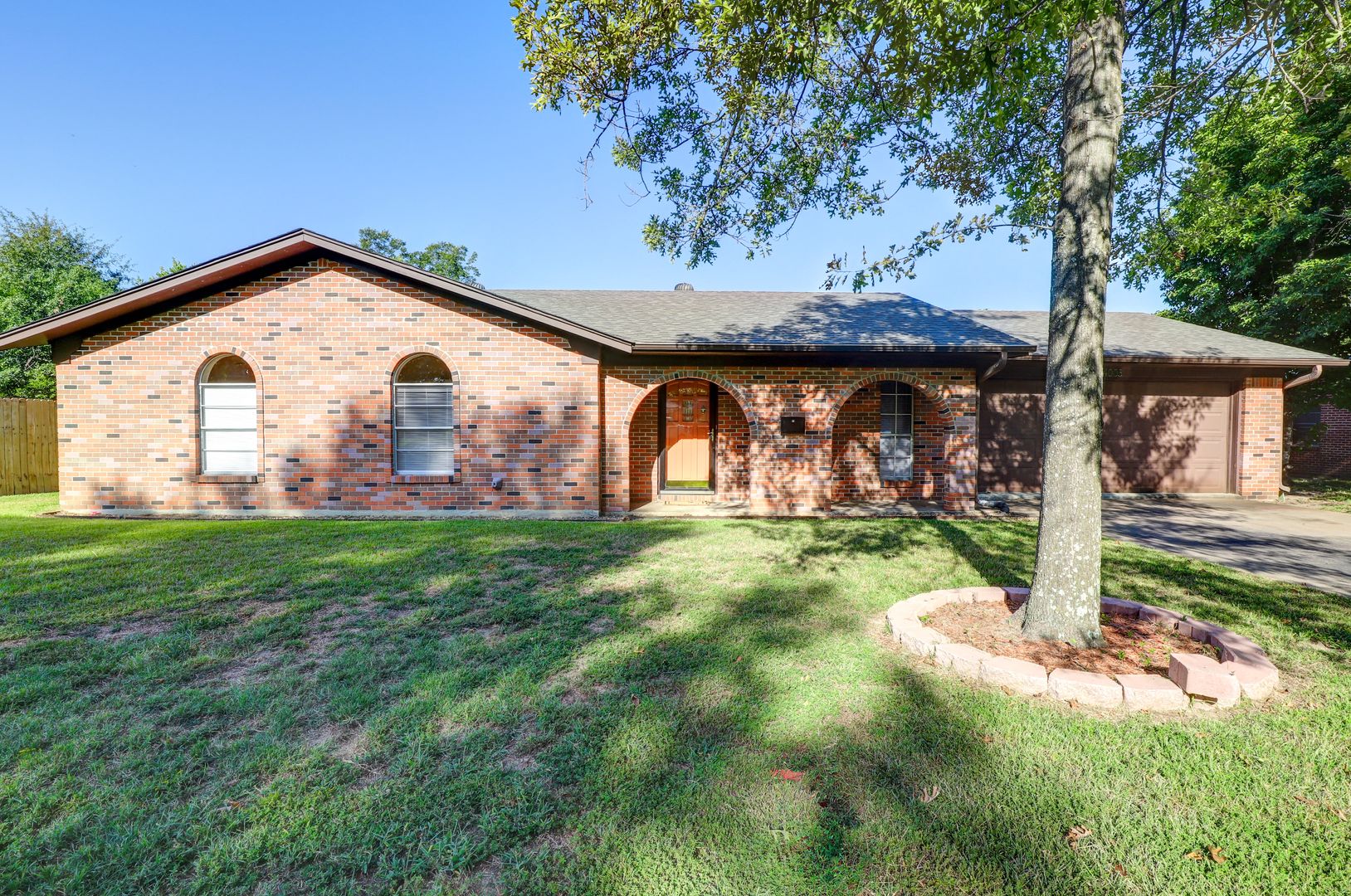 Texarkana House: 4005 Pecos St