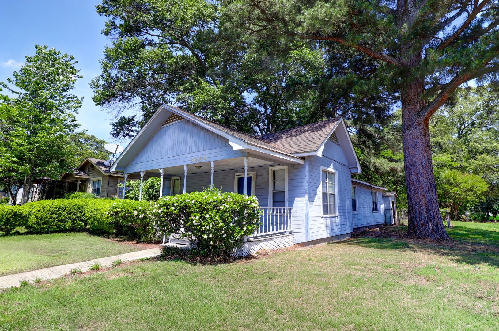 Texarkana House: 3602 Main St