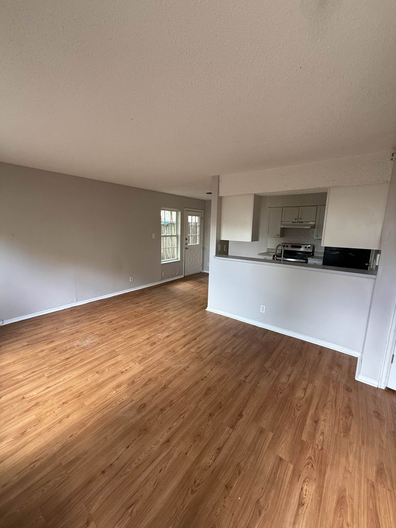 Austin Apartment: 5810 Wellington Dr