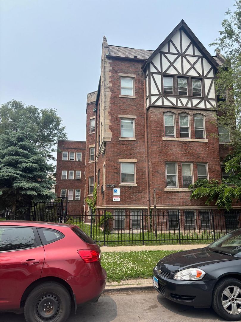 Chicago Apartment: 7924 S Kingston