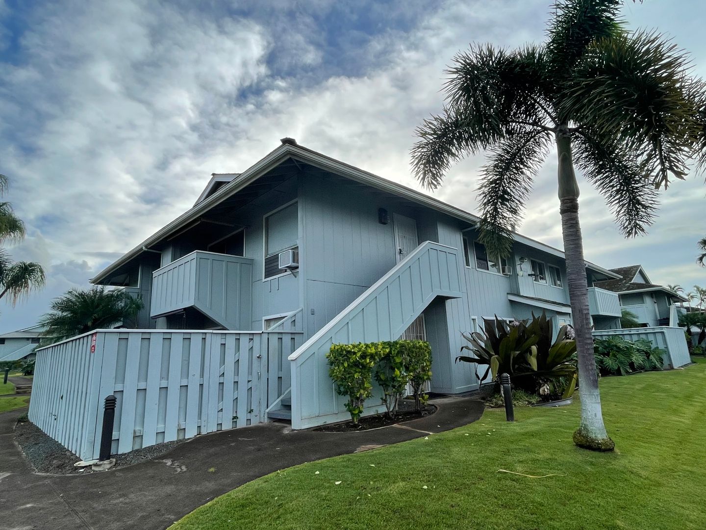 Waipahu Townhome: 94-1028 Oli Place