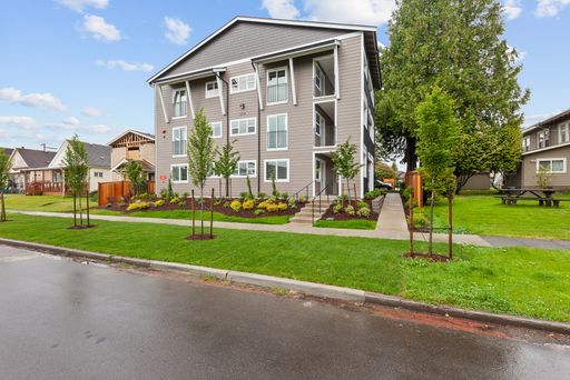 Beautiful One Bedroom Apartment in a Perfect Location! – photo 1