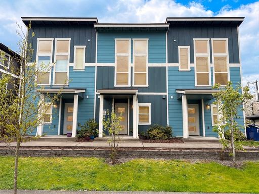 Corner 3 bed, 2.5 bath Townhouse near South Tacoma – photo 1