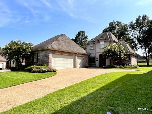 Southern Beauty with Golf Course View – photo 1