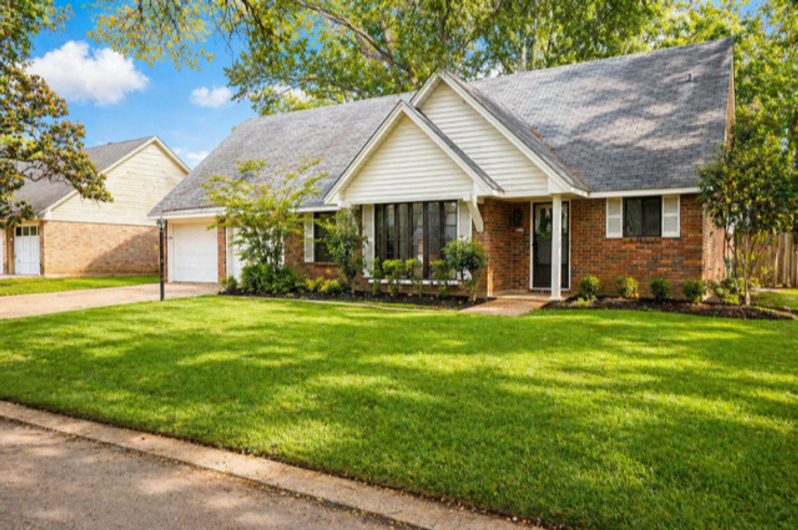 Shreveport House: 6122 Burgundy Lane