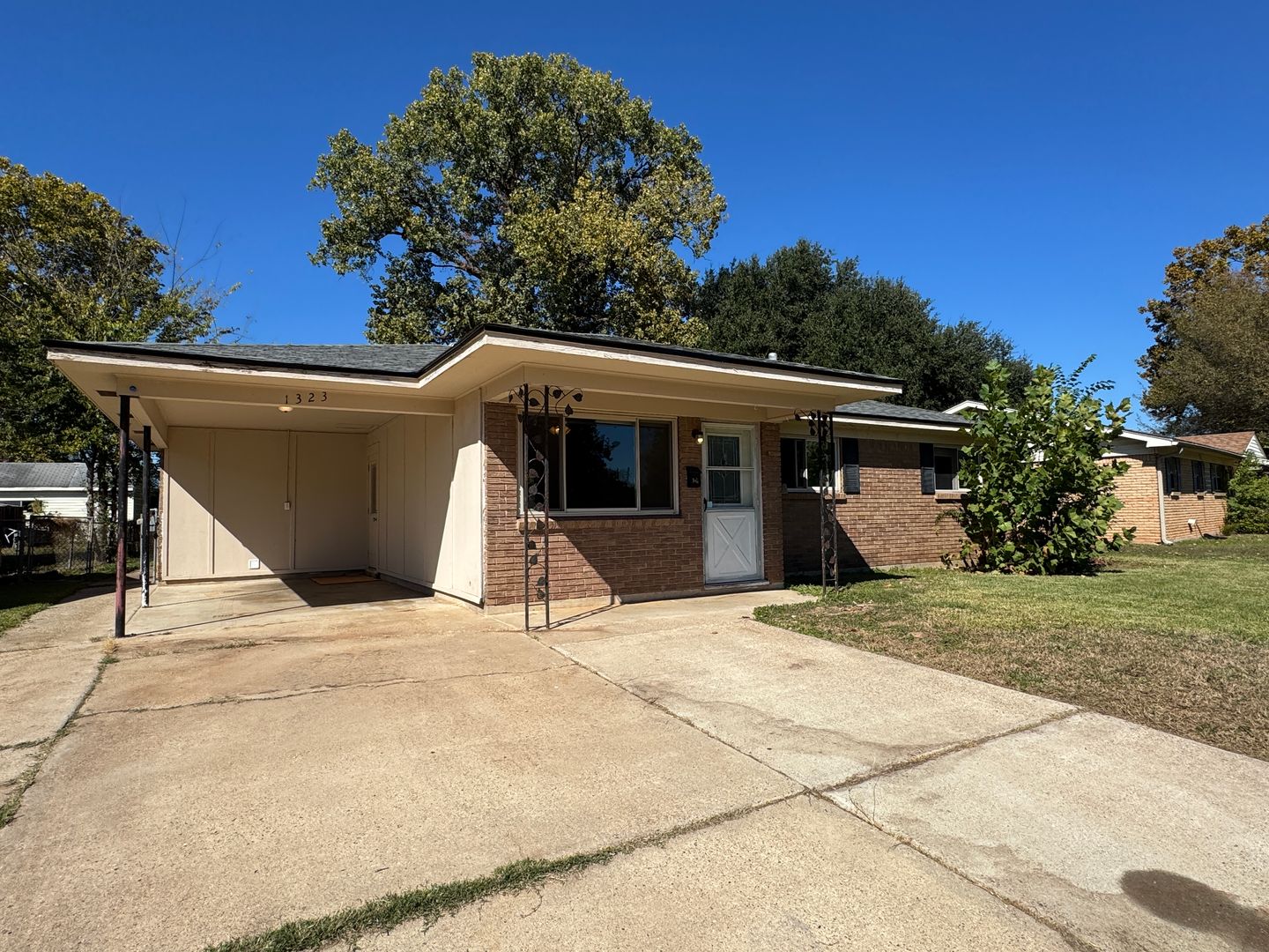 Bossier City House: 1323 Violet Avenue