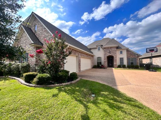 Benton Beauty With Outdoor Living Oasis! – photo 1