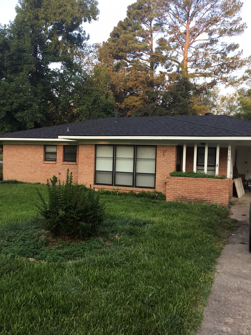 Shreveport House: 9106 Southwood Drive