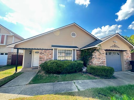 Southern Hills-big Corner Lot-nice Brick Home – photo 1