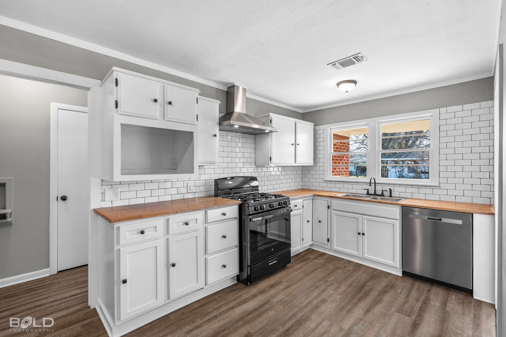 Bossier City House: 3232 McGregor Street