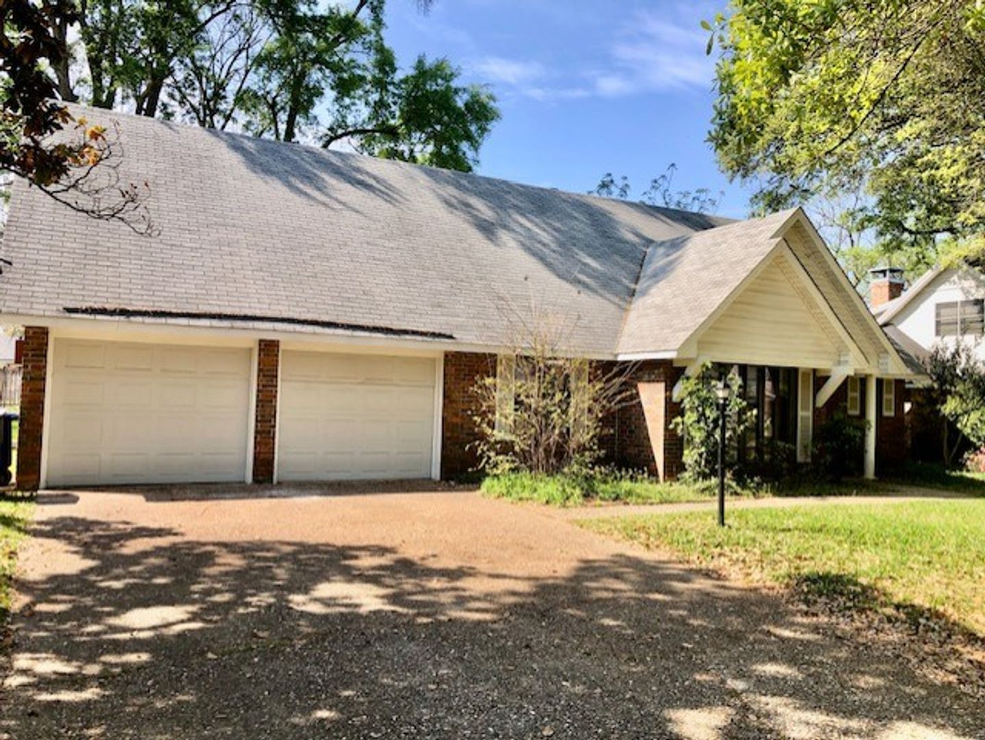Shreveport House: 6122 Burgundy Lane