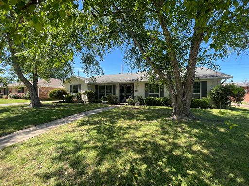 DESIRABLE YOUREE DR AREA – photo 1