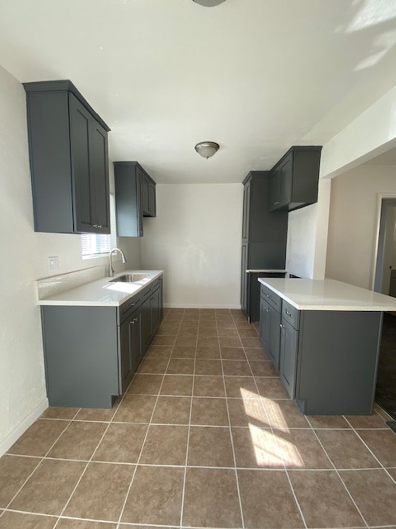 Los Angeles Apartment: 6418 Garvanza Ave