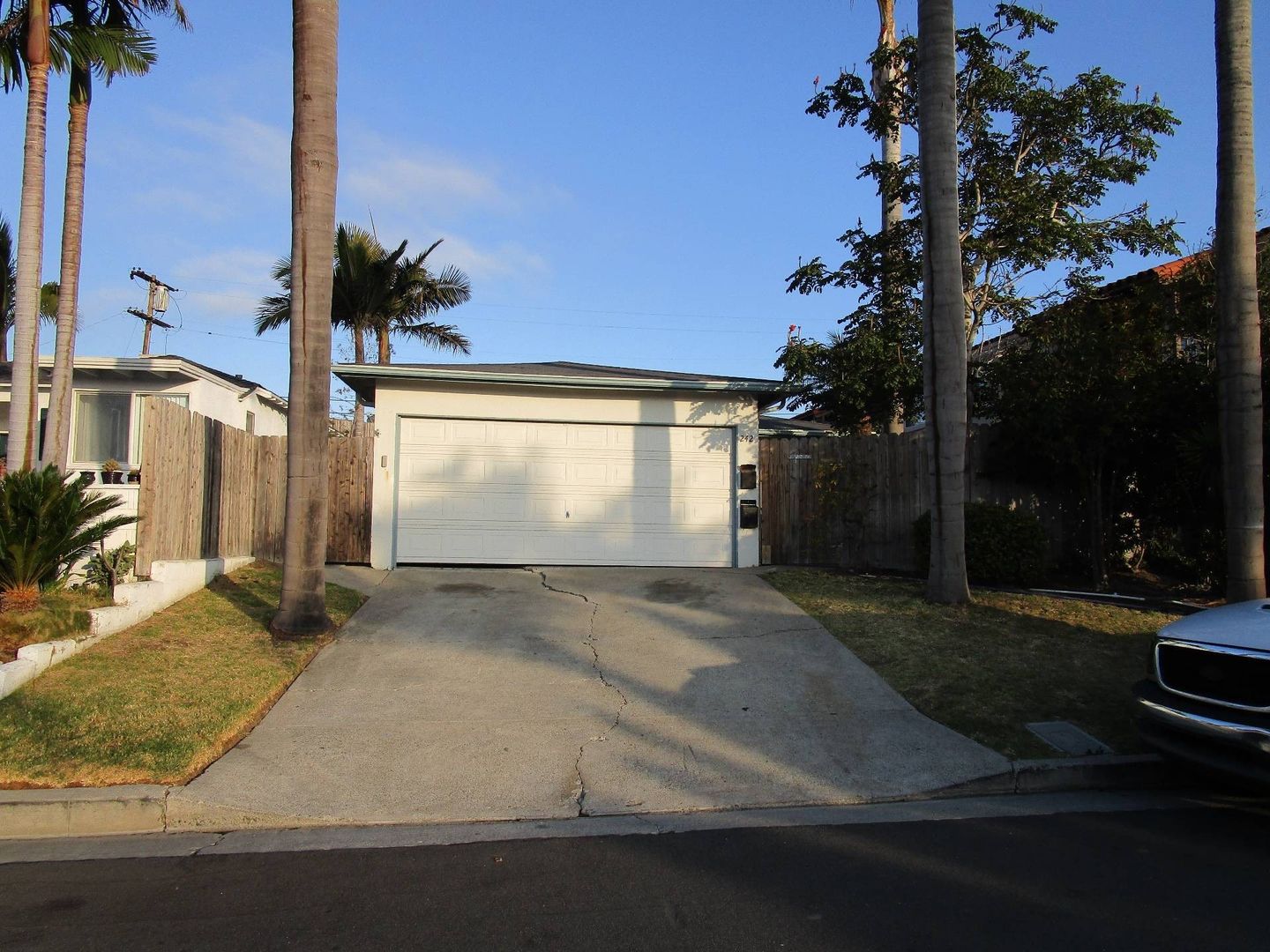 San Clemente Apartment: 242 Ave. Aragon
