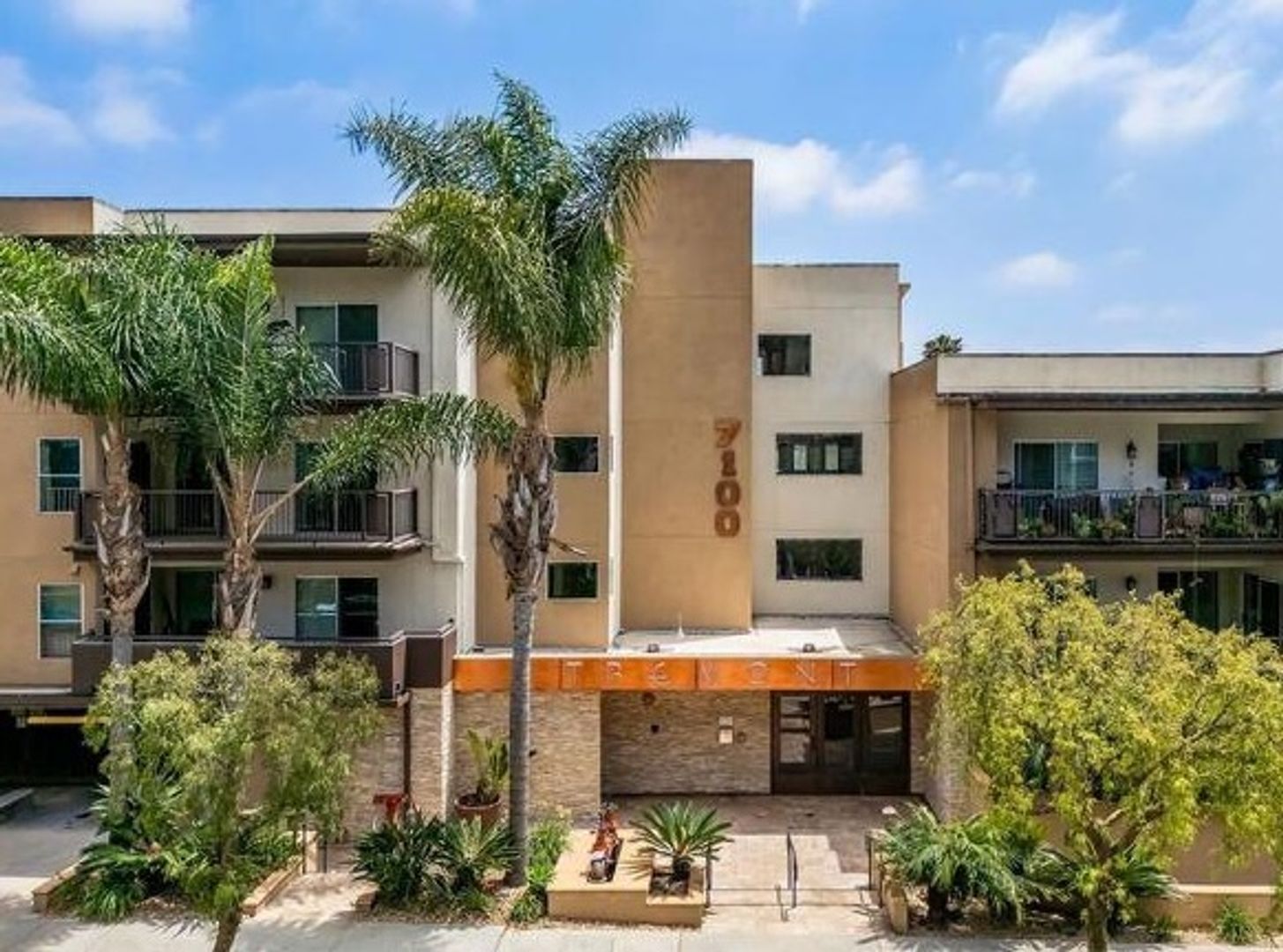 Los Angeles House: 7100 Alvern St. #412
