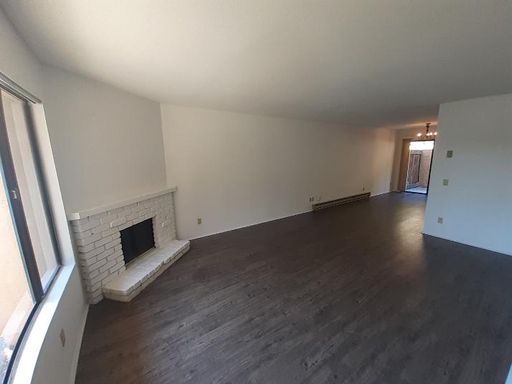Townhome 2 Bedroom 1.5 bathroom in the sought after neighborhood of Mira Mesa! – photo 1