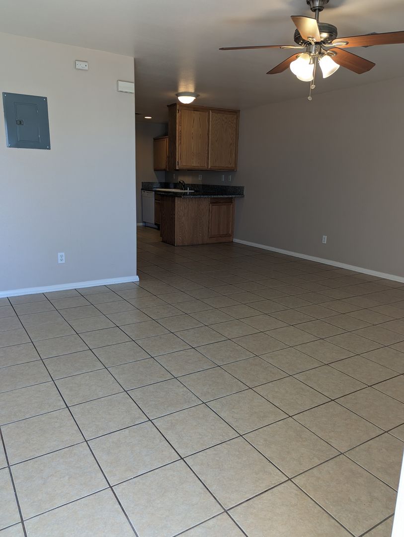 California City Apartment: 8531 Columbine Ave