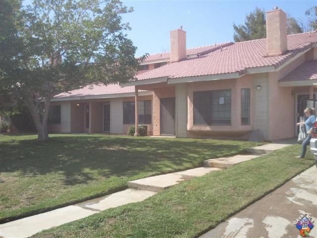 Lancaster Apartment: 1827 East Ave J-10