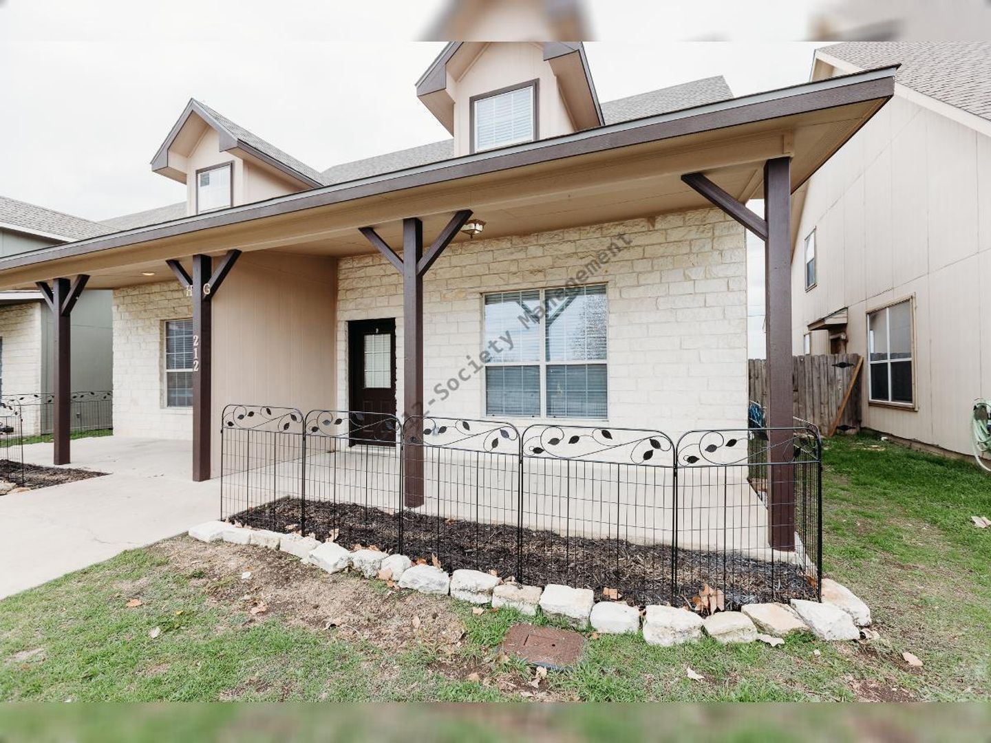 Jarrell Apartment: 212 Sandstone Dr