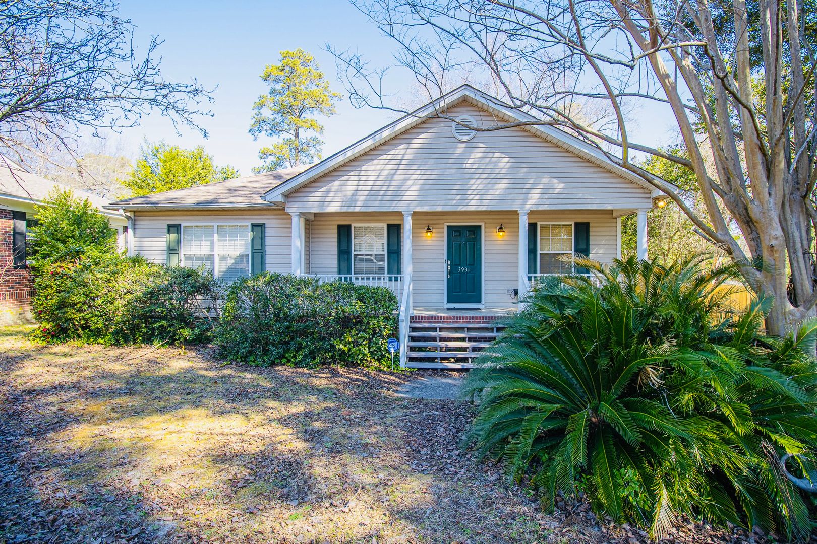 Columbia House: 3931 Hickory Street