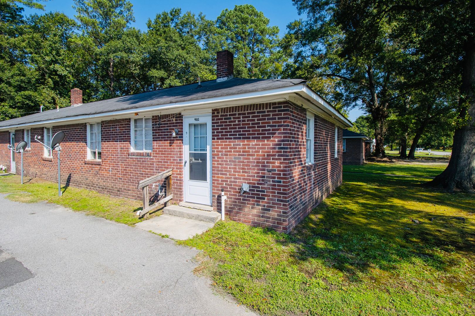 West Columbia House: 901 Central Drive