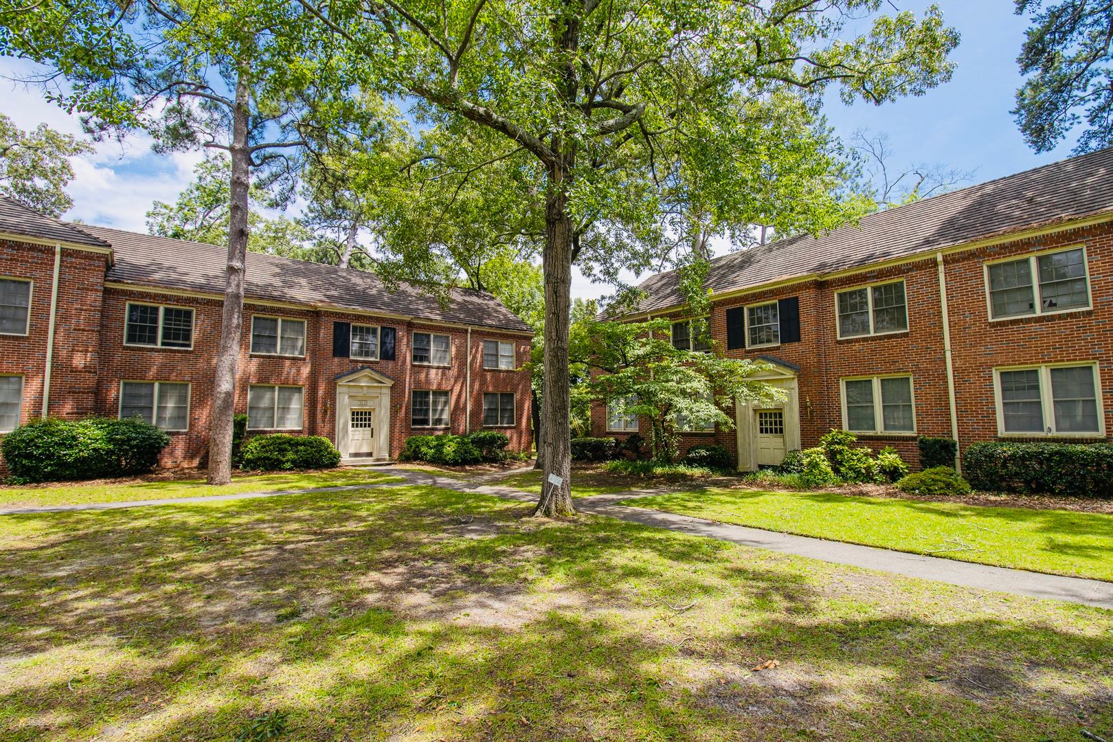 Columbia House: 4103 Devine Street