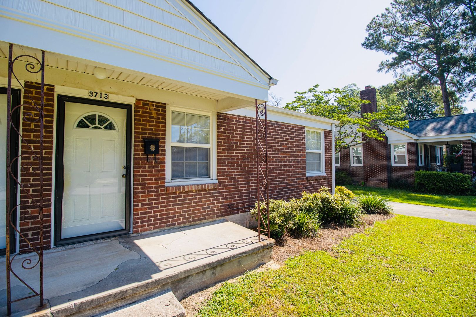 Columbia House: 3713 Prentice Avenue