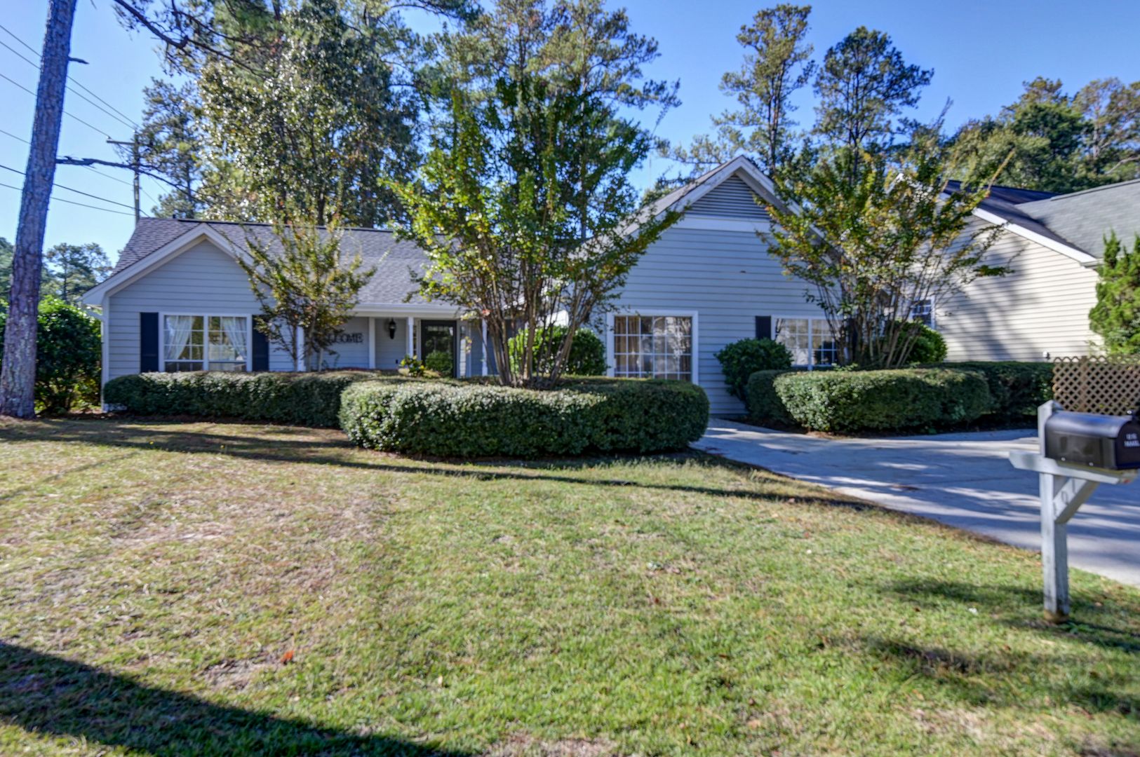 Columbia House: 101 Grinders Mill Road