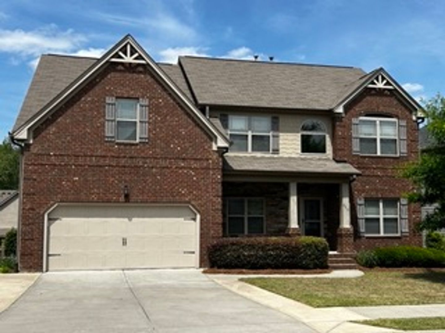 Lexington House: 623 Meadowgrass Lane