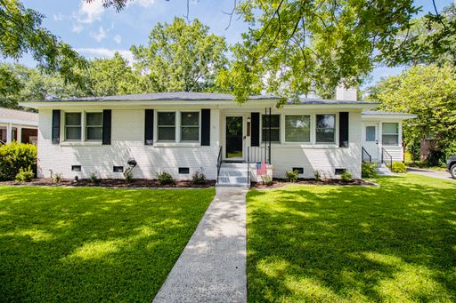 Stunning 3 Bed, 2 Bath brick home in West Columbia - Less than 10 minutes to Downtown Columbia and Lexington Medical Center -Available November! – photo 1