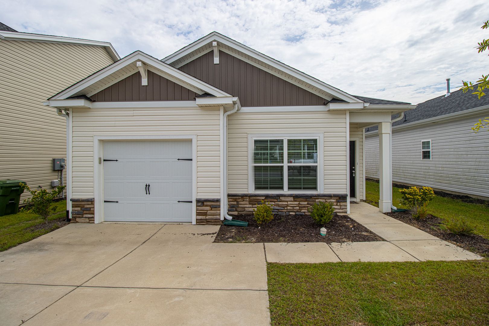 Hopkins House: 413 Middlebury Lane