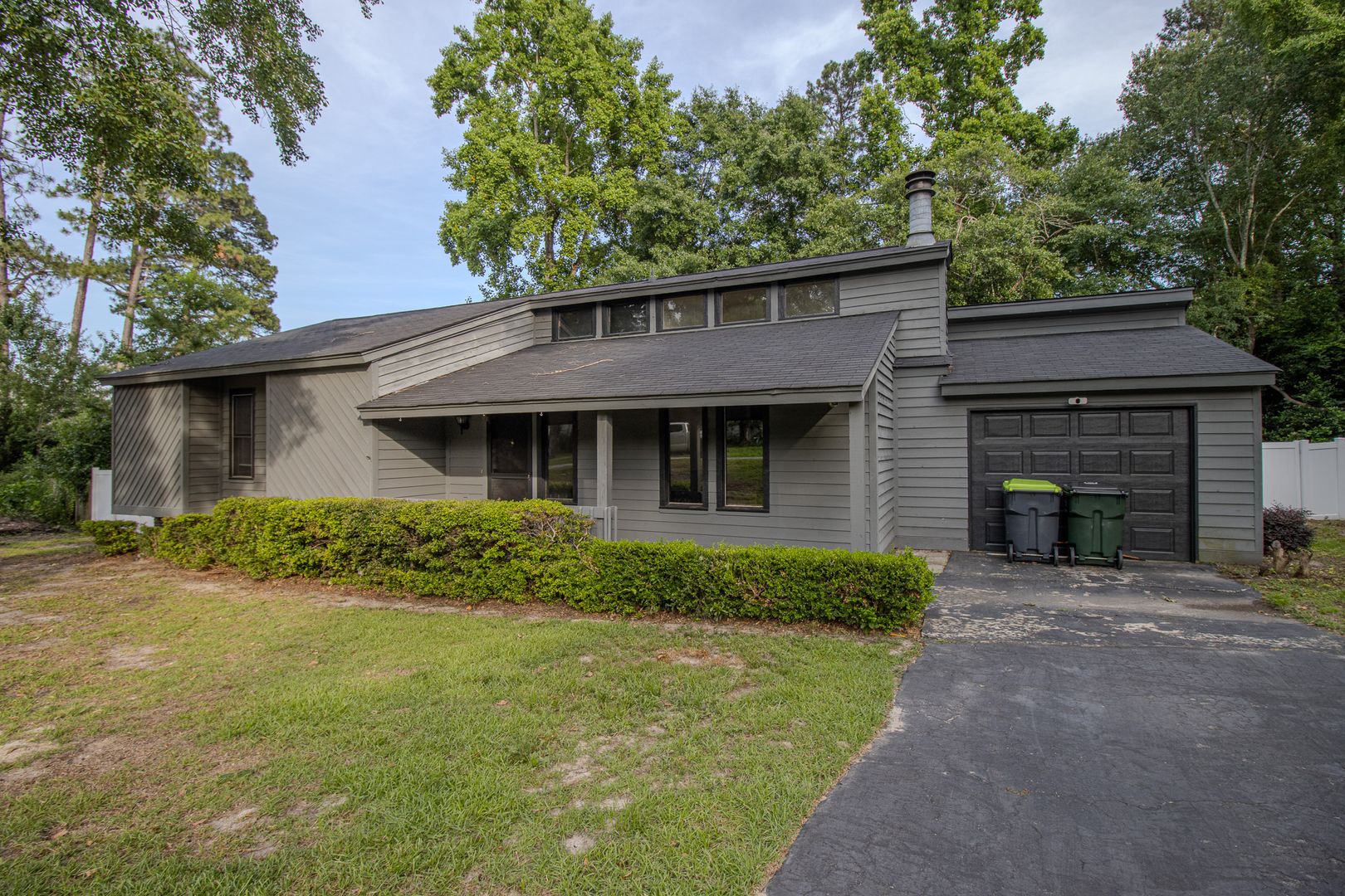 Lexington House: 140 Land of Lakes Circle