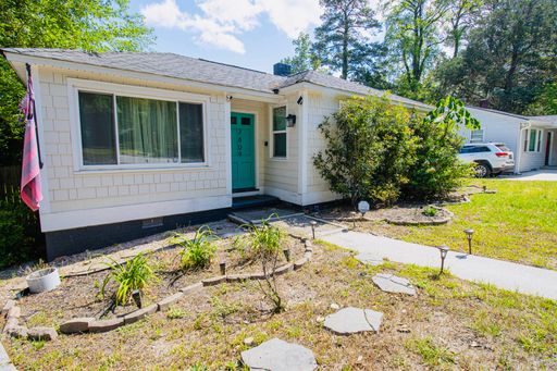 Adorable 3BR Rosewood Rental with Dreamy Porch & Fenced Yard! – photo 1