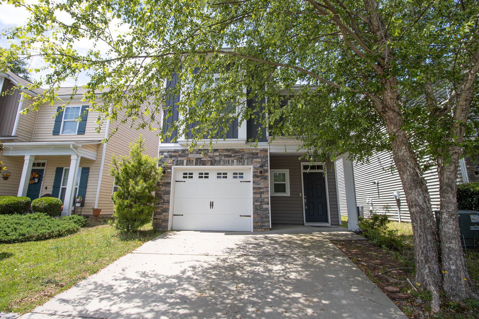 West Columbia House: 106 Shumard Oaks Court