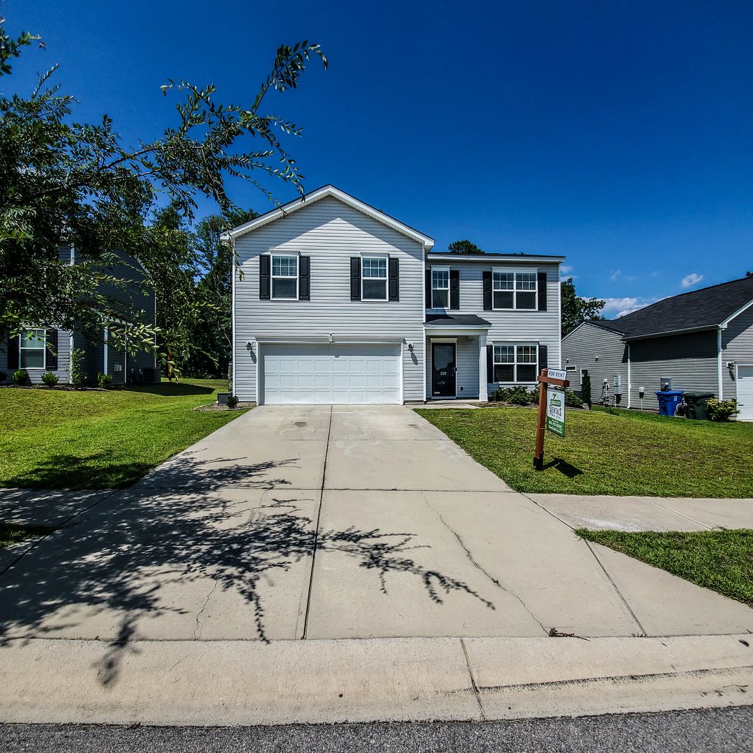 Hopkins House: 250 Bent Holly Drive