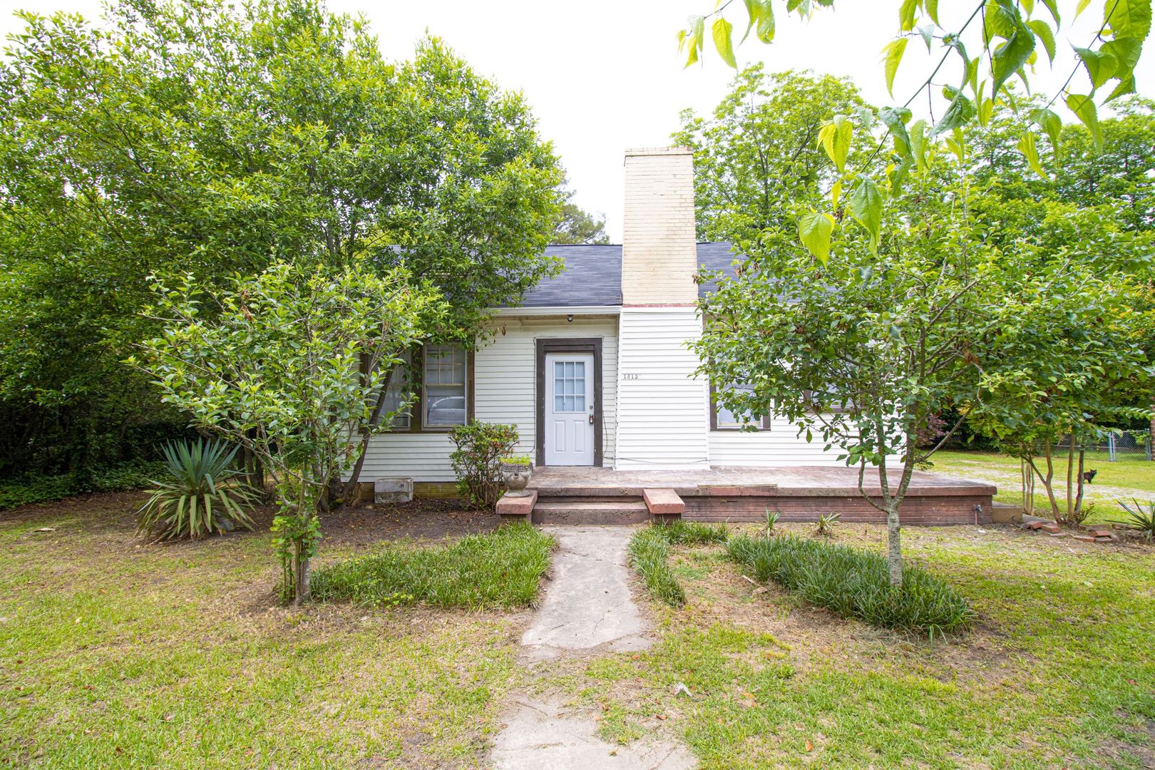 Columbia House: 1213A Suber Street