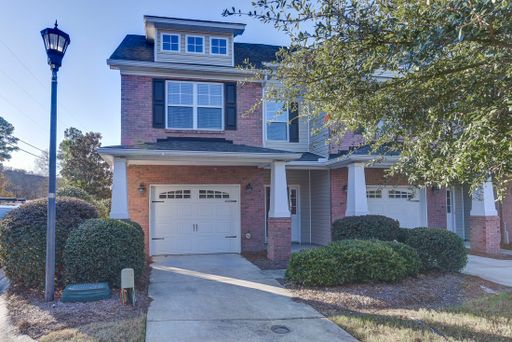 Charming 2 Bedroom 2.5 Bathroom Townhome ~ Minutes to Fort Jackson, the VA hospital, USC Medical School, and I-77! Available December 2026! – photo 1