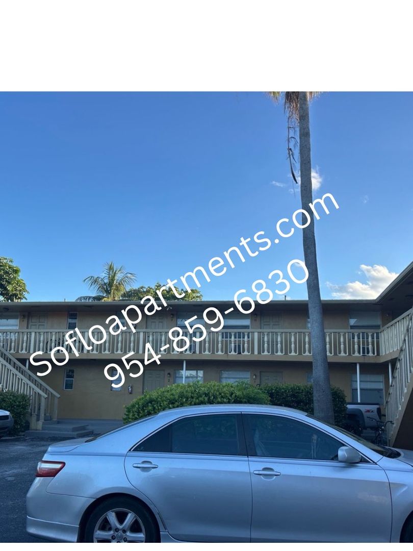 Lake Worth Apartment: 1001 S M ST