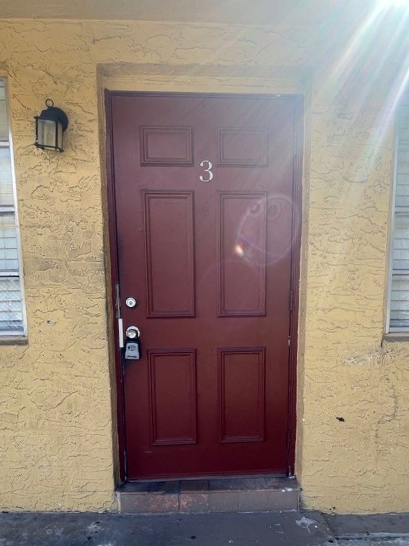 Pompano Beach Apartment: 520 NW 35 St